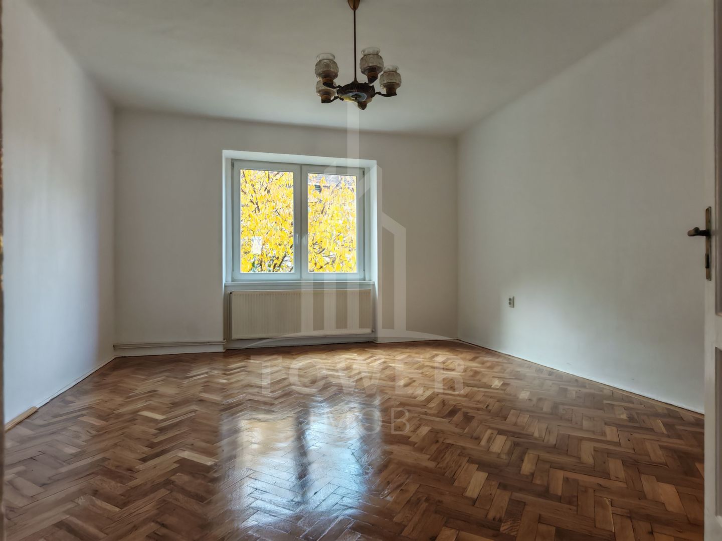 De închiriat apartament 3 camere  etajul 1 zonă ultracentrală. - Poză 2