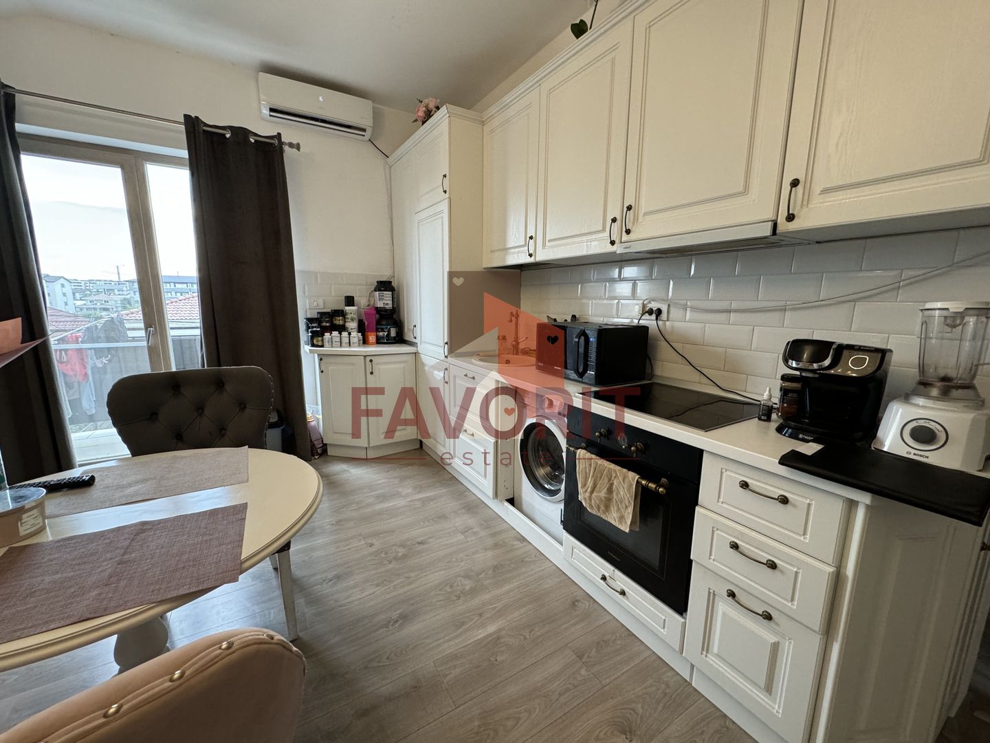 Mobilat si utilat. Pozitie excelenta. Villa construita in 2017 - Poză 4