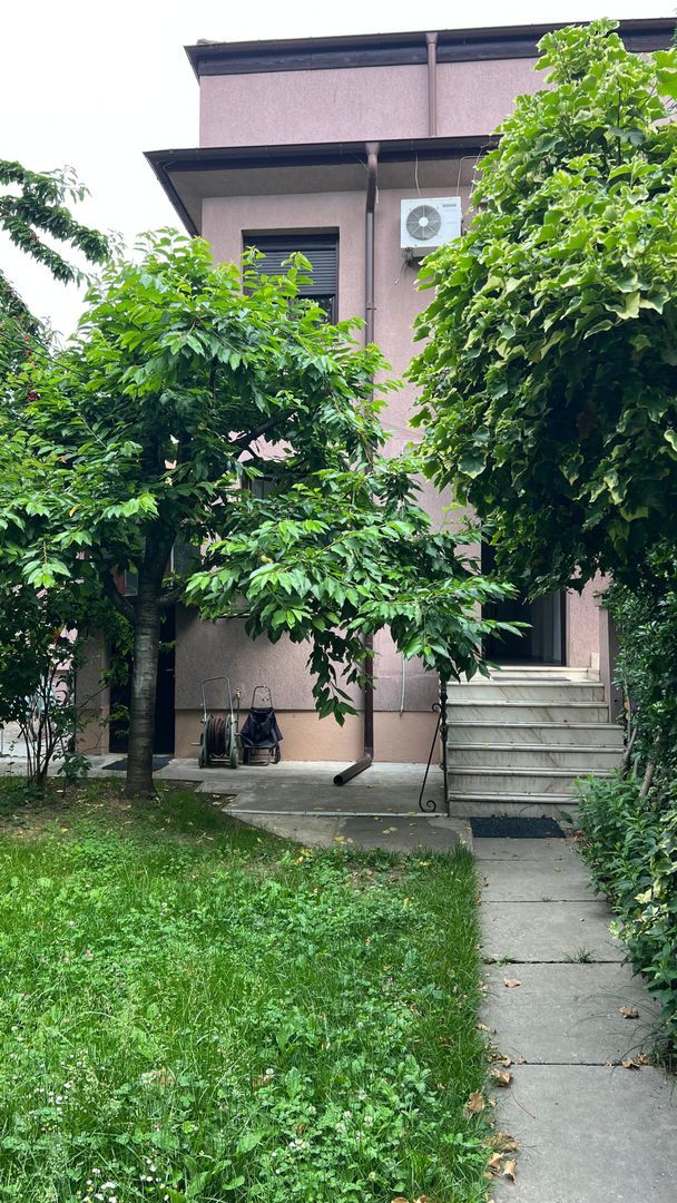 Apartament in vila cu 5 camere si curte proprie | Domenii - Casin - Poză 13