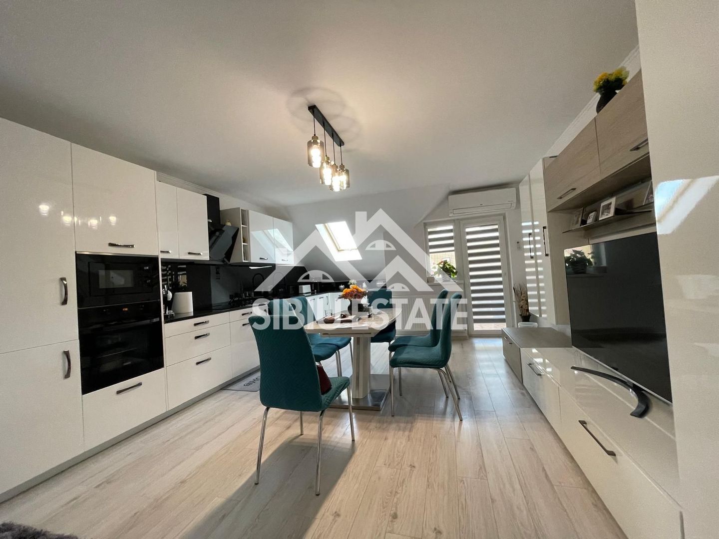 Apartament 3 camere 70 mp.  pod, loc de parcare-Selimbar - Poză 3