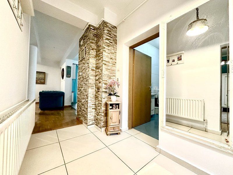 Casa la intrare în Ghiroda - Poză 34