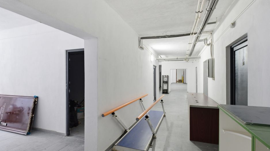 FALEZA NORD cladire multifunctionala 4600 mp cu acces din Bdul Mamaia! - Poză 15