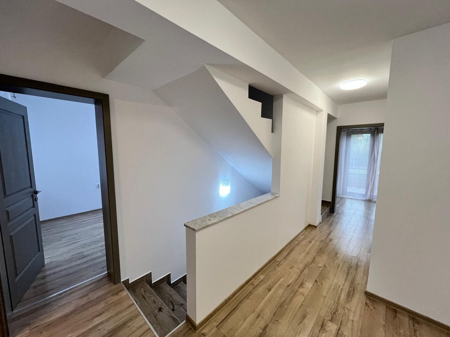 Casa cu 7 camere | 3 balcoane | Garaj | 220 mp + 80 mp curte | Cartier Panorama - Poză 16