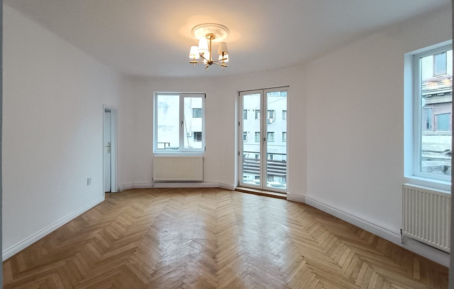 Inchiriem apartament complet renovat zona Universitatii - Poză 2