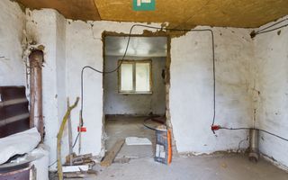 Casă cu 3 camere la roșu de vânzare zona 6Vânători - Poză 5