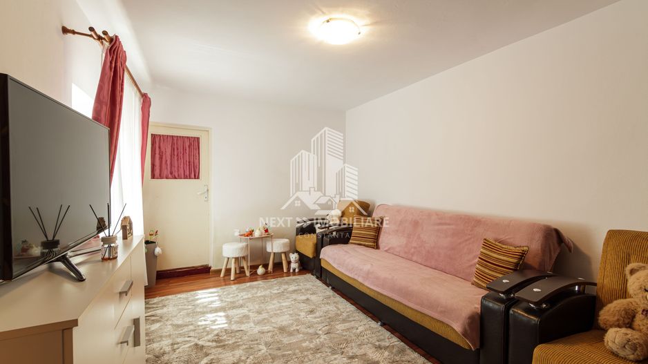 Casă cu deschidere stradală + spațiu comercial închiriat - Poză 5