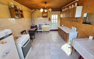 Casa traditionala, 3 camere, la asfalt, 1685 mp teren, Ciugud - Poză 12