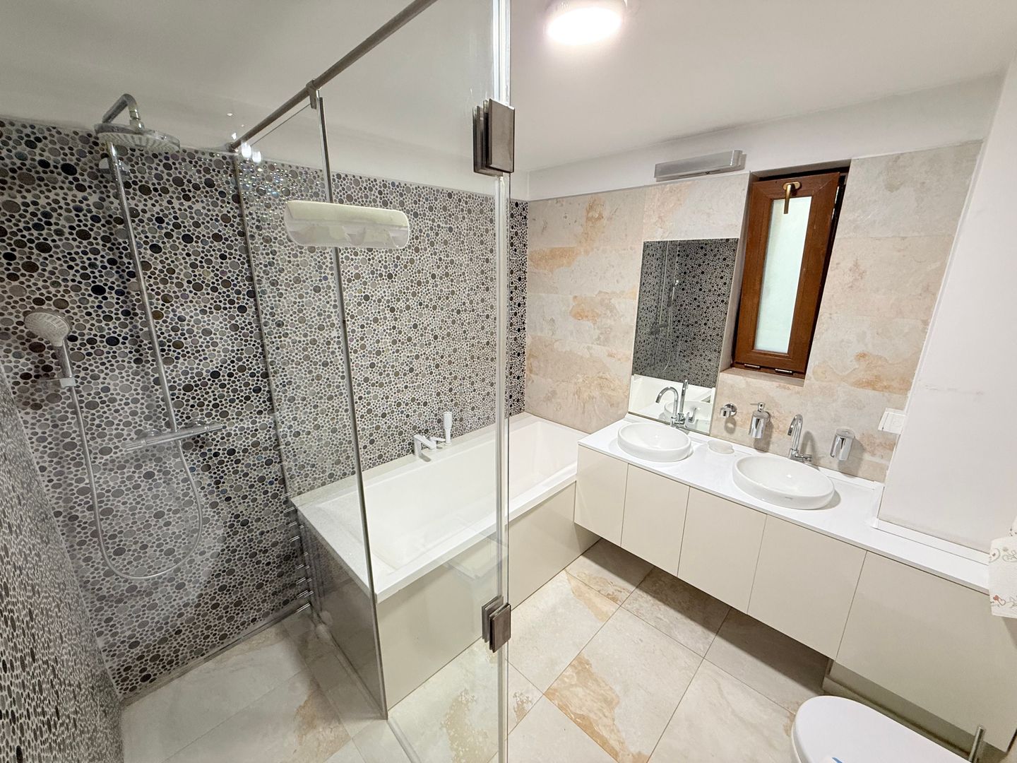Vilă elegantă cu teren de aproximativ 1.000 mp - Poză 33