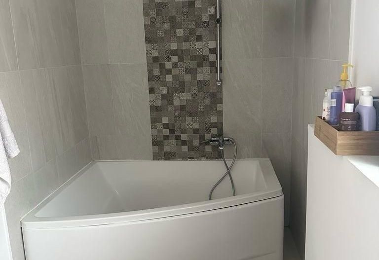 Casa cu 5 camere si garaj - la 100 ml distanta de lacul Grivita - Poză 10