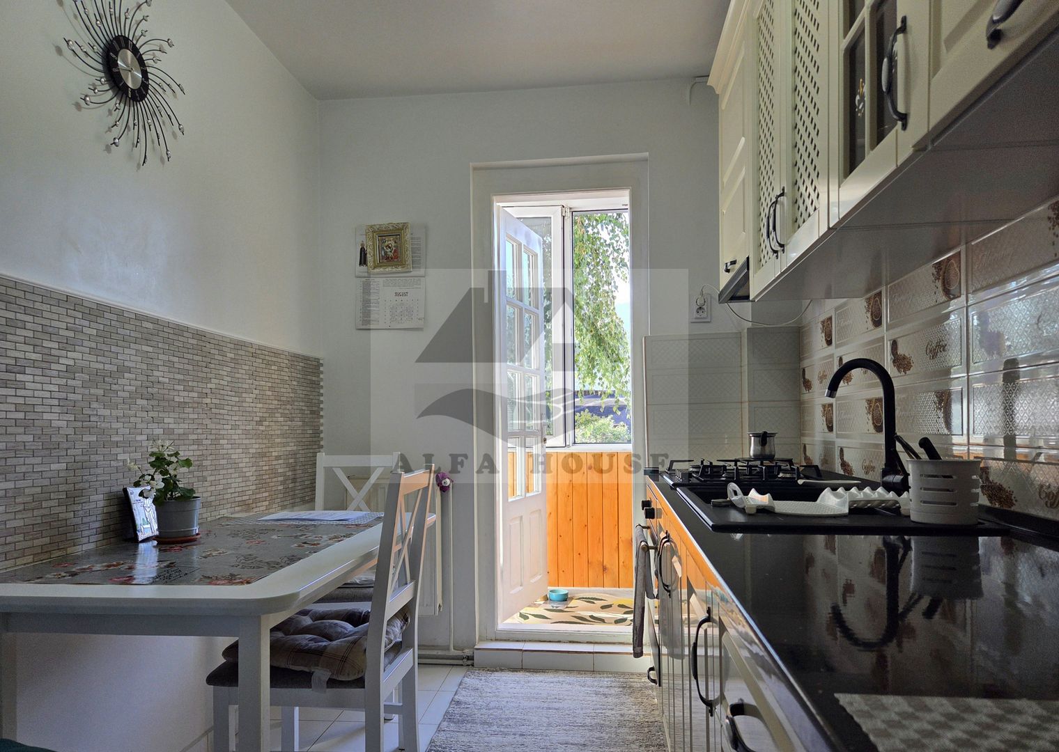 Apartament cu trei camere, zona Noua, 54 mp - Poză 9
