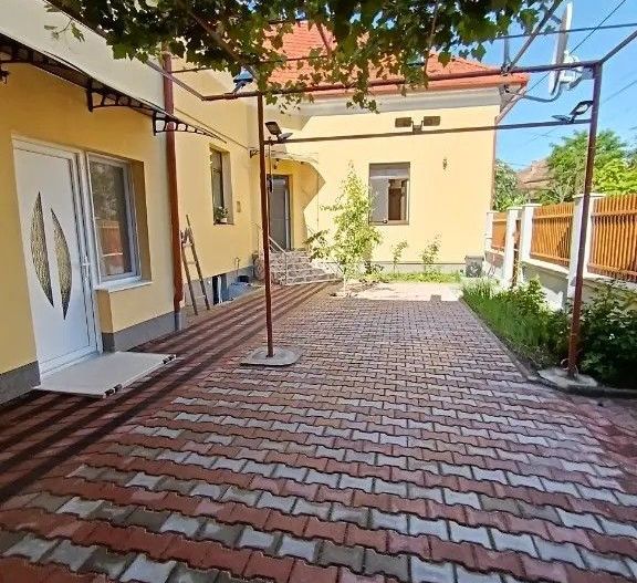 Casă 5 camere, 3 bai,2 bucătării, 200 mp utili, 370 mp teren - Poză 17