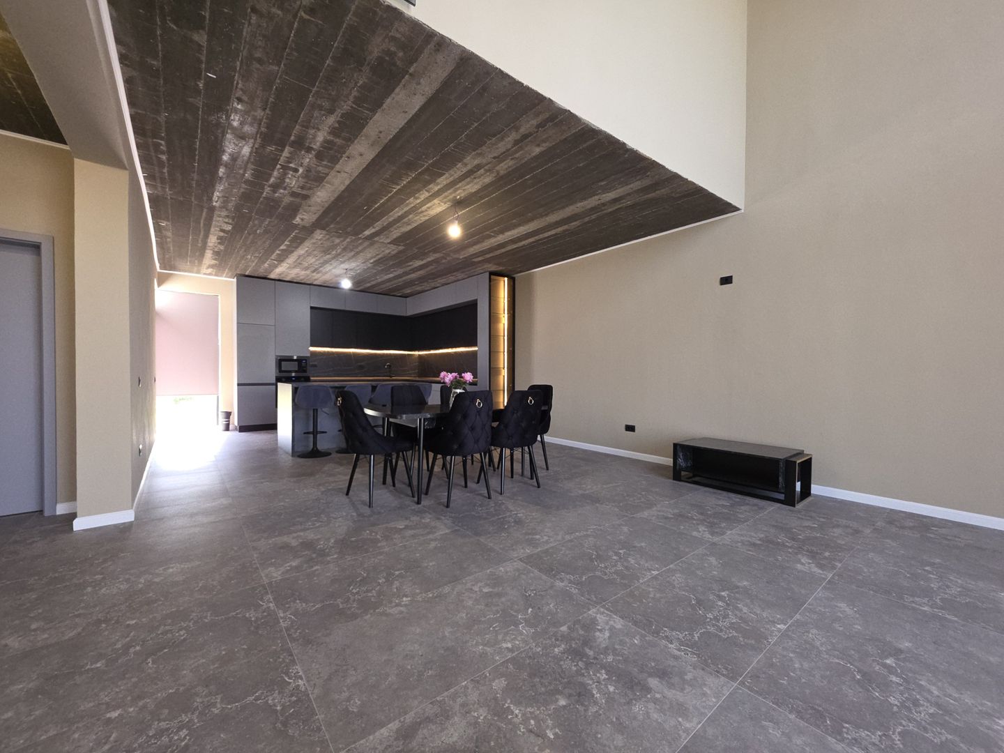 Vila intr-un peisaj idilic la 15 minute de capitala, pret imbatabil! - Poză 9