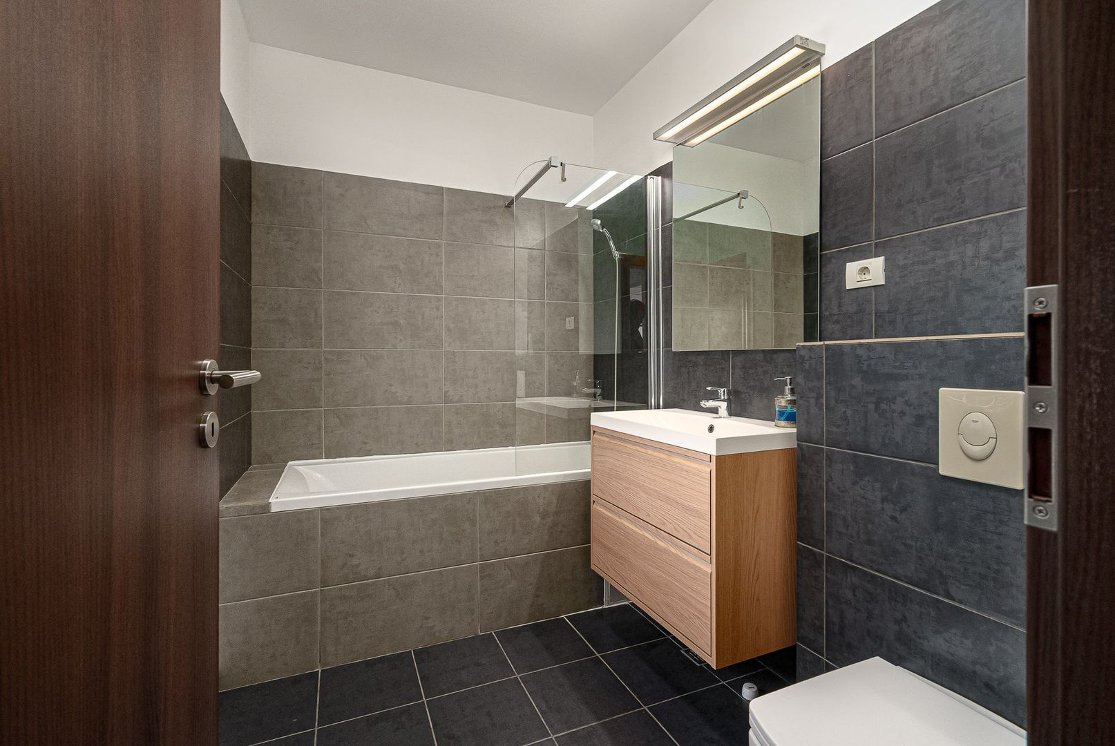 Casă ideală pentru familie–4 camere, curte amenajată, complex privat-securizat - Poză 19