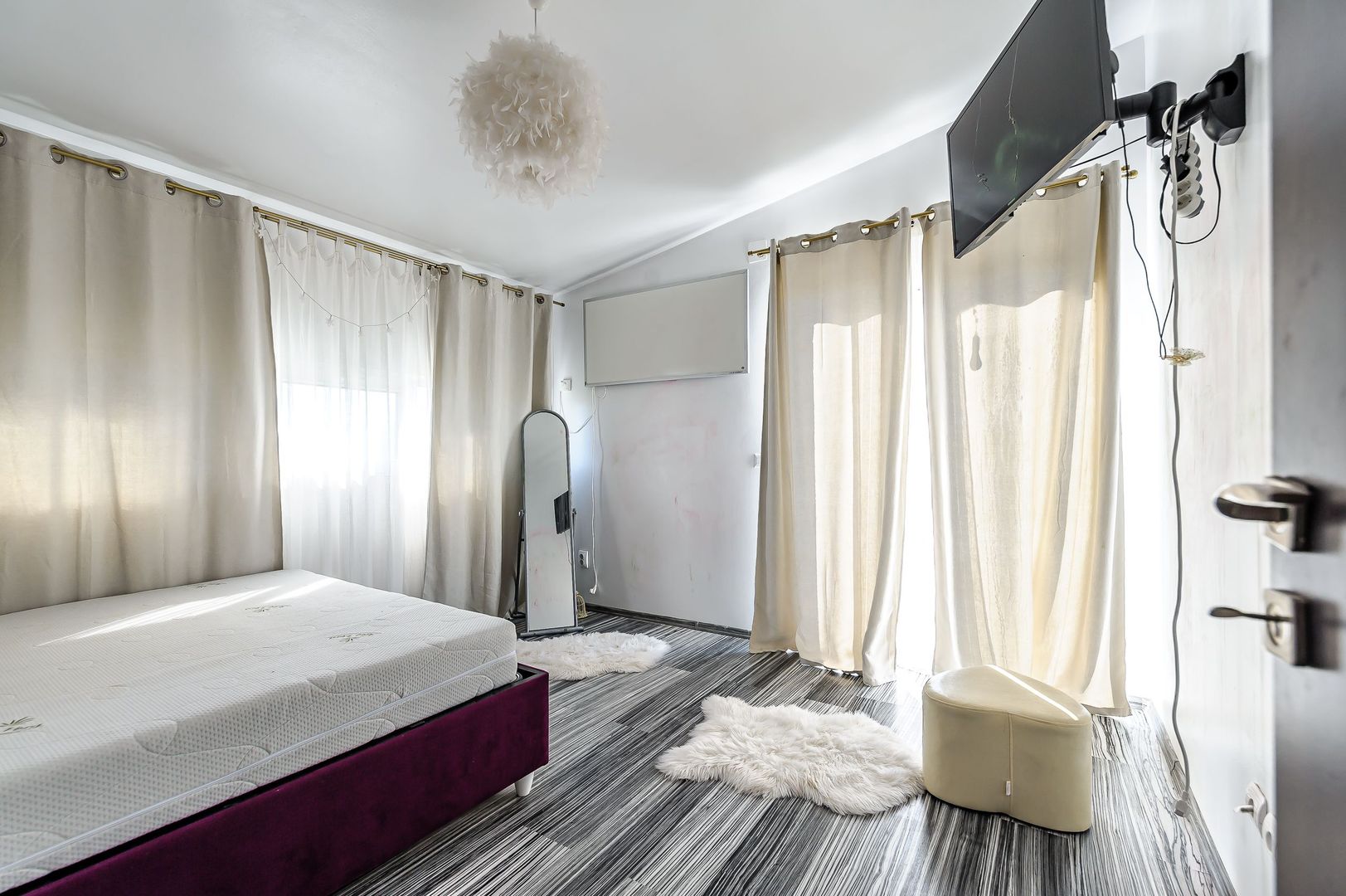 Casă cu 4 camere în cartier Europa, Vladimirescu. - Poză 4