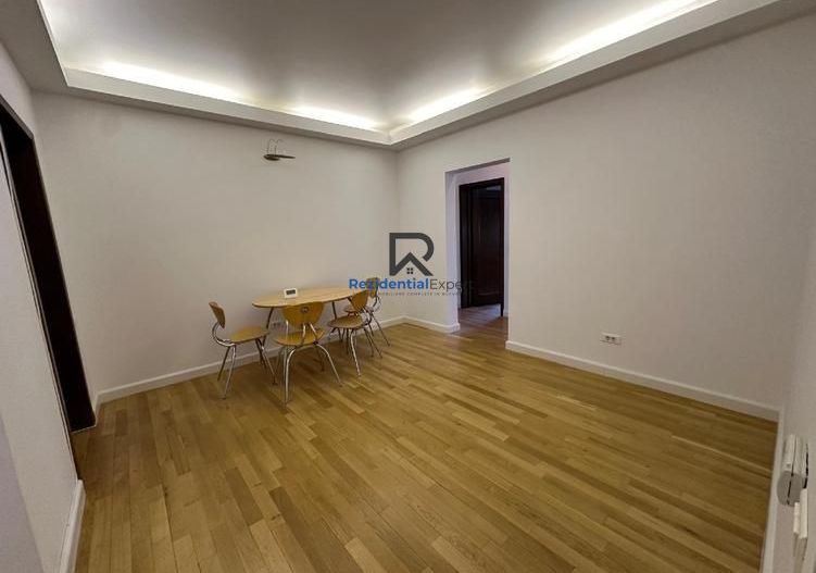 Apartament cu 3 camere de vânzare Primăverii - Poză 3
