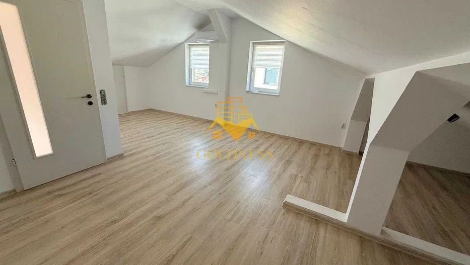 Duplex lux, de închiriat, 5 camere, parcare, curte, terasă,220mp teren - Poză 6