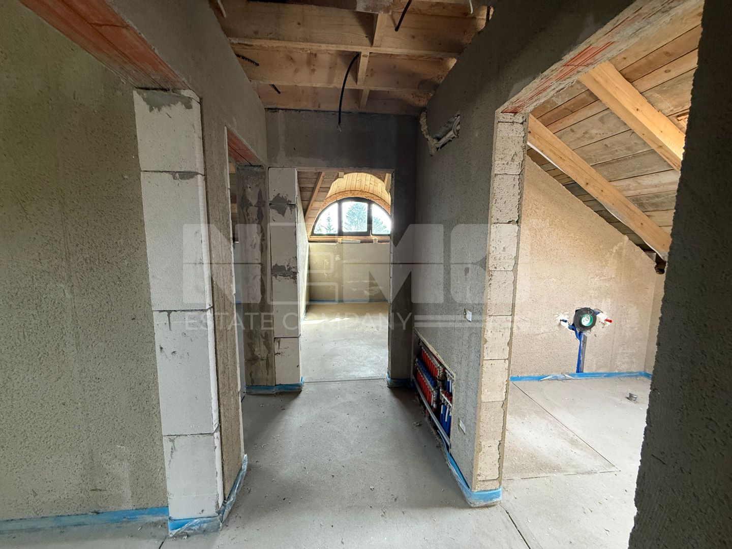 Casă semifinisată în Horodnic de Sus | 203 mp | Teren 1.000 Mp - Poză 15