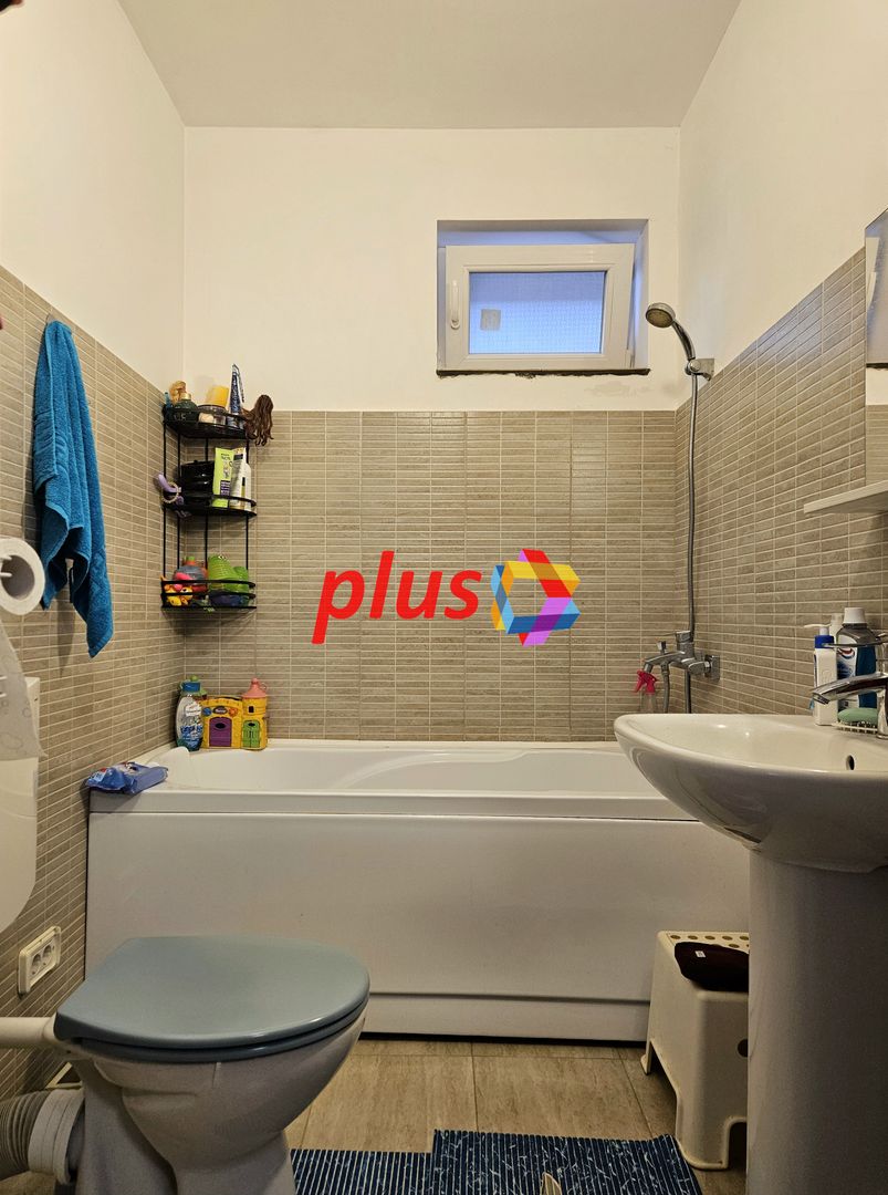 Oportunitate - Apartament cu trei camere in vila, zona Tractorul 70 mp - Poză 18