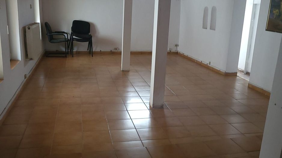 Casa tip vila mansardata, centrala si curte proprie, loc de parcare, 8min metrou - Poză 2