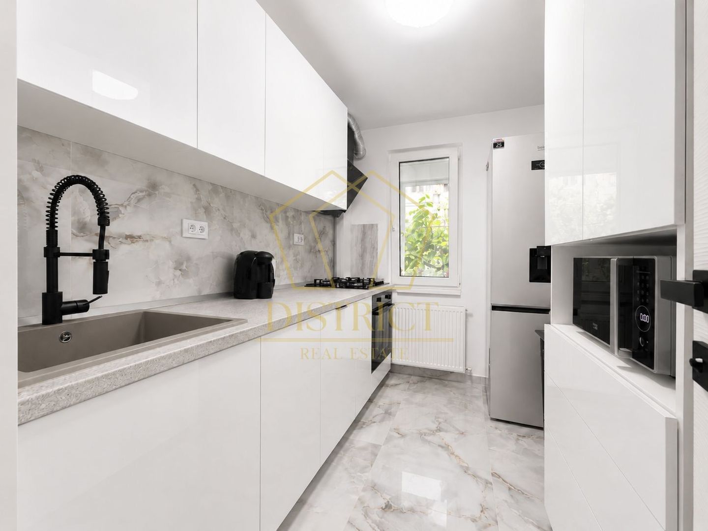 Apartament decomandat cu 3 camere și boxa | Parter | Dâmbovița - Poză 1