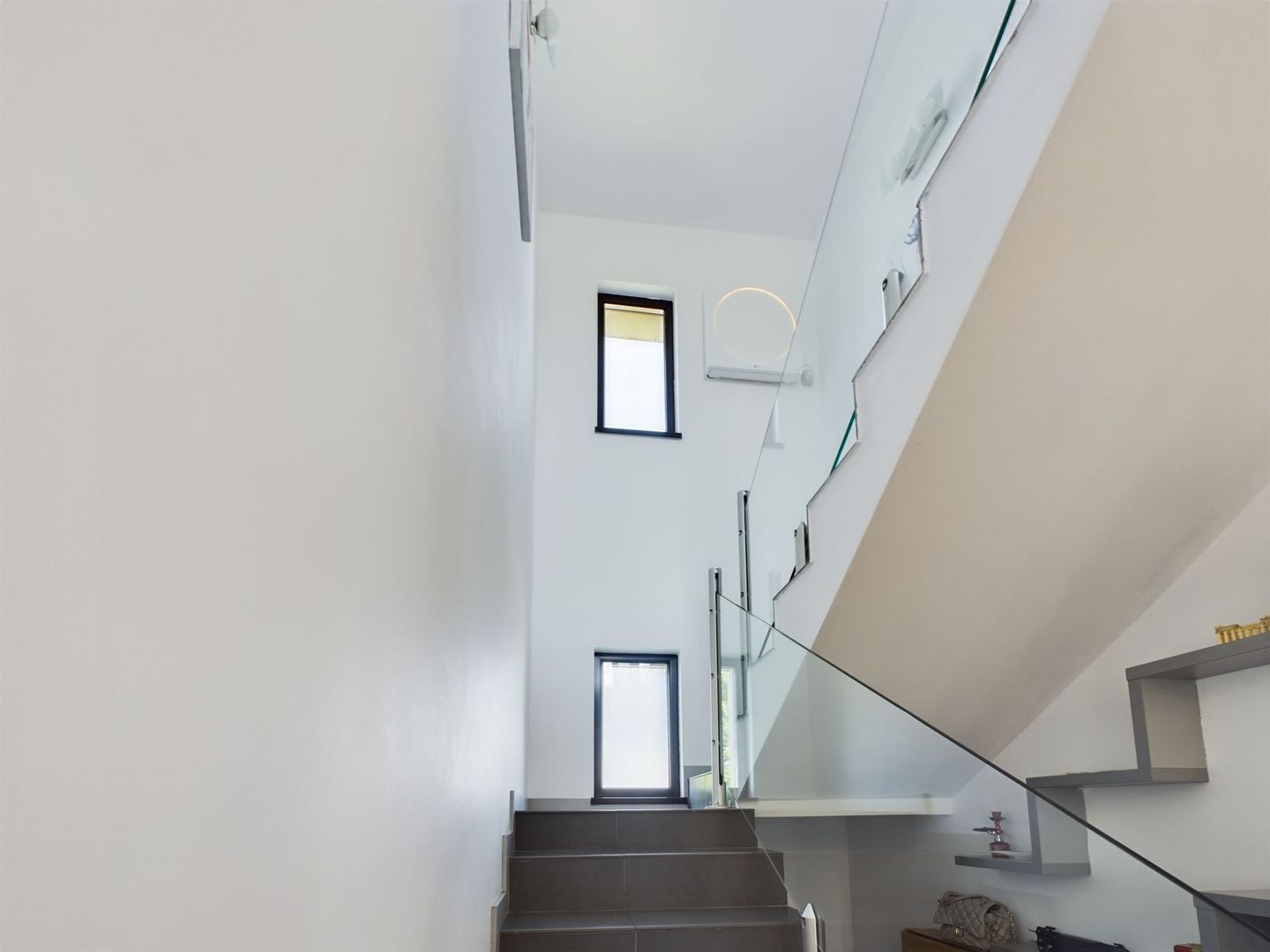 Vilă modernă cu 5 camere în Curtici - Poză 22