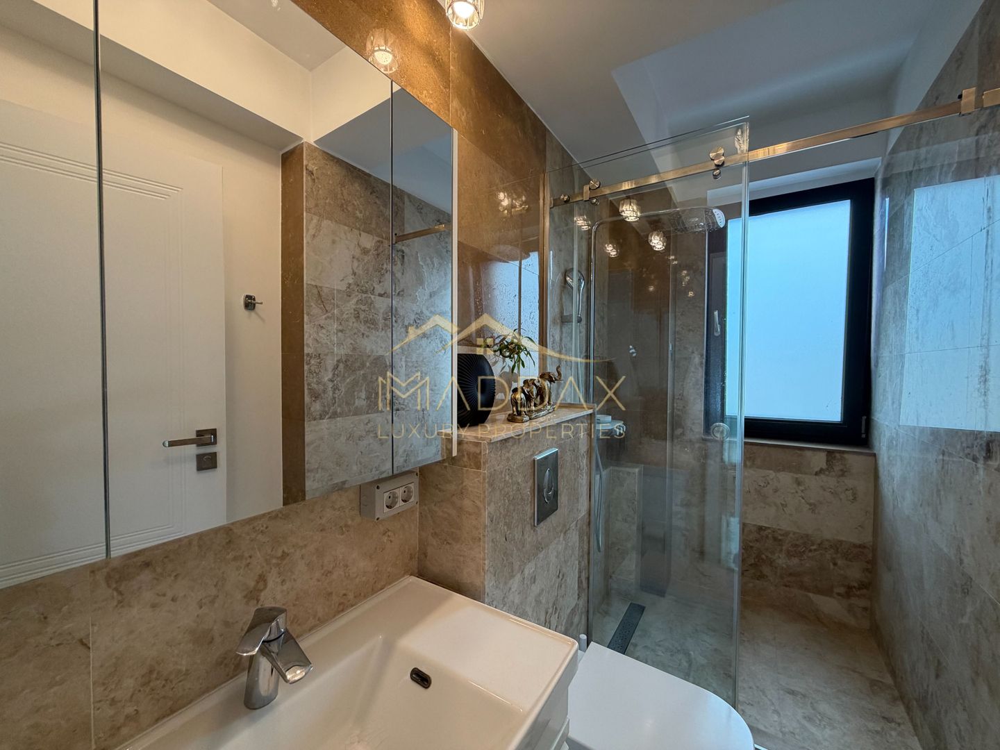 Apartament de tip Duplex 6 camere *250mp* + 2 Garaje // Herastrau - Poză 28