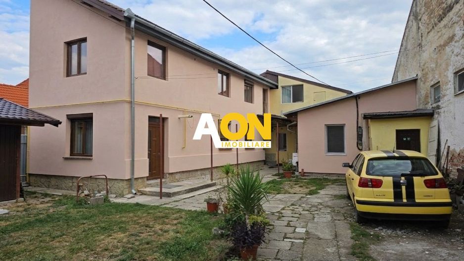Casa 8 camere, cu 2 corpuri de cladire,  387 mp teren, zona Centru - Poză 1