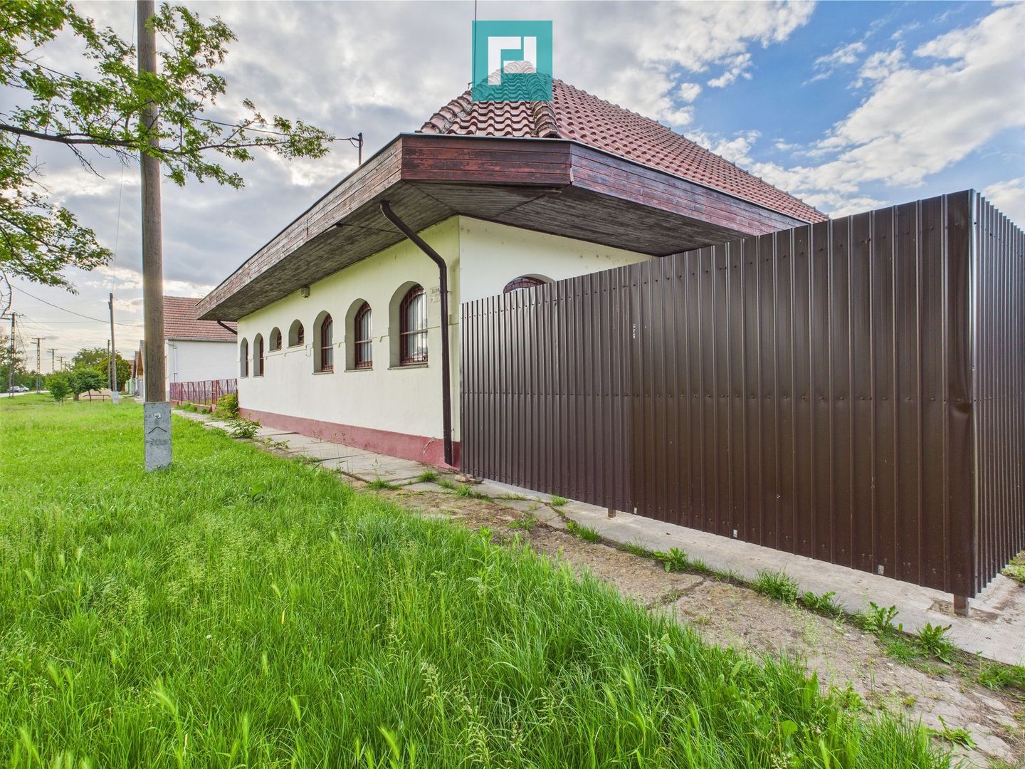 Casă cu 3 camere pentru investiții în Battonya - Poză 1