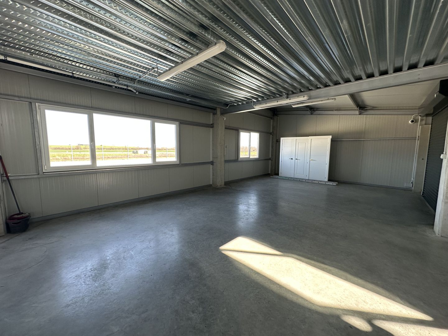 Hala depozitare cu birouri zona de N - Poză 22