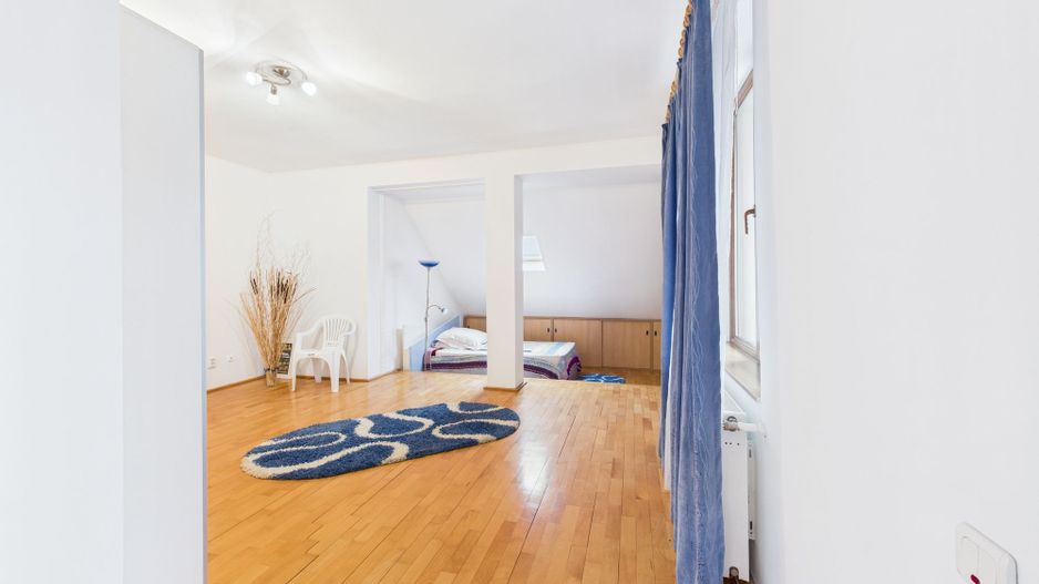 Casă spațioasă în Popești-Leordeni - Poză 12