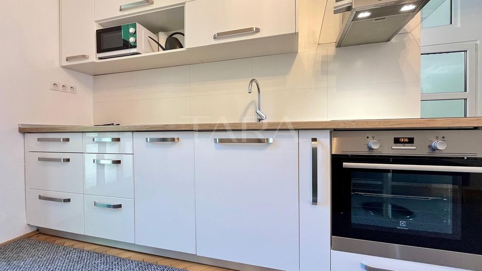 EXCLUSIVITATE. Apartament decomandat. Medicina. ULTRACENTRAL. - Poză 3