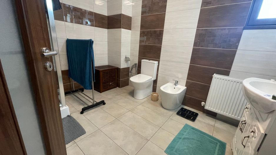 Casa spatioasa de inchiriat -ideala pentru o familie - Poză 19