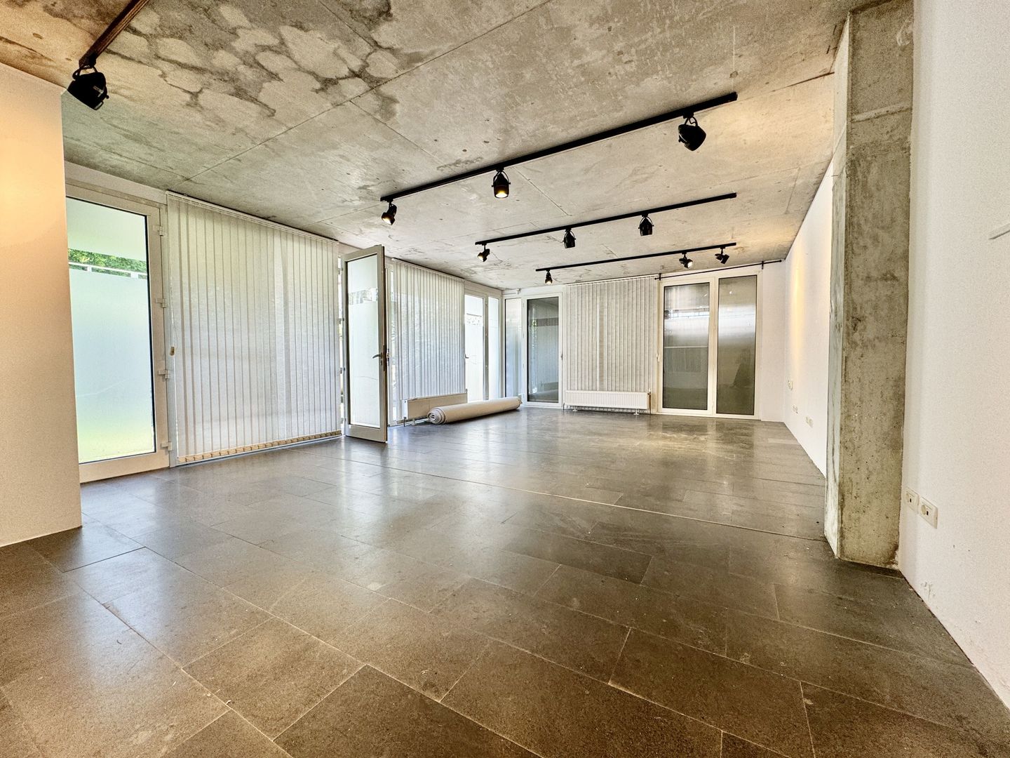 Spațiu de birouri în zona Centrală - 2 locuri de parcare proprii - Poză 1