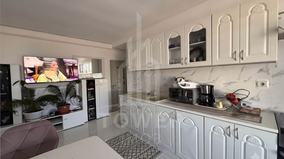 Apartament 3 camere, etaj 3, balcon și loc de parcare - Poză 1
