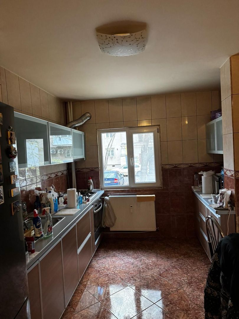 Apartament cu 3 camere , str. Bozieni - Poză 6