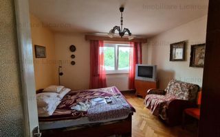 Proprietate individuala-3 apartamente,spatiu comercial,garaje,gradina,curte - Poză 4