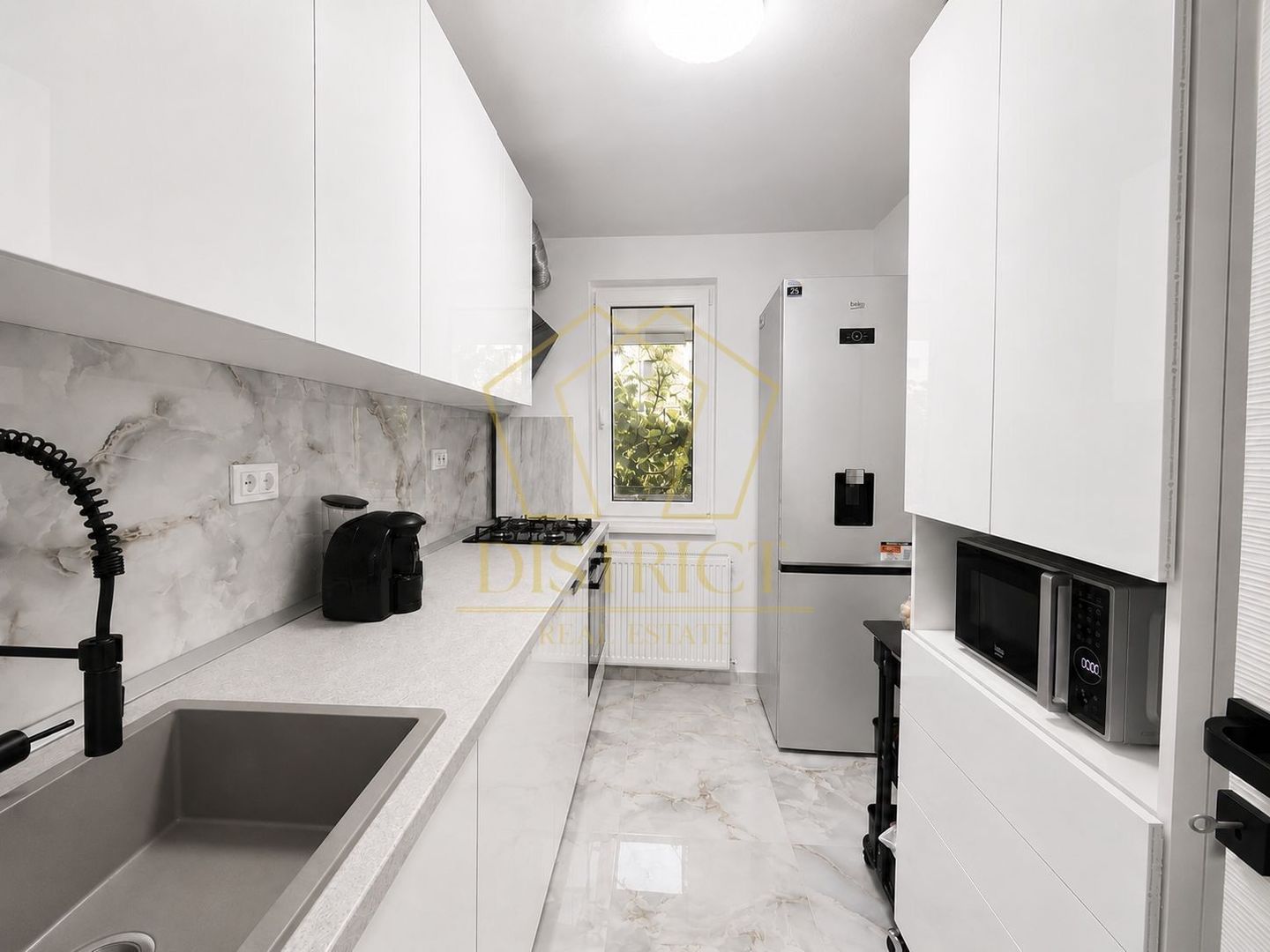Apartament decomandat cu 3 camere și boxa | Parter | Dâmbovița - Poză 2