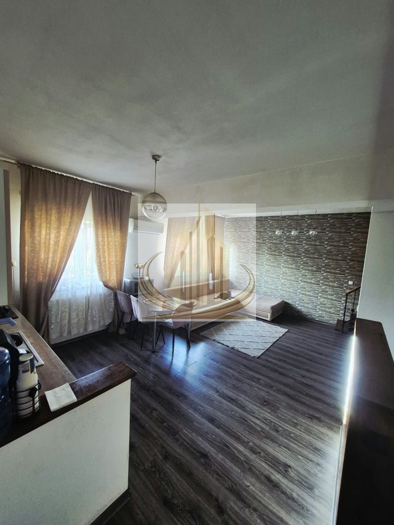 De vânzare apartament 3 camere 70mp - Poză 1