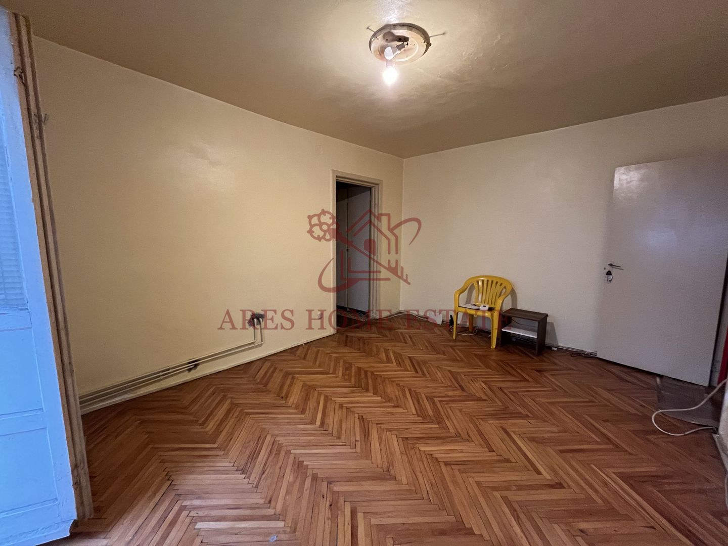 Etaj 1, 3 camere, spatios, 2 băi, centrală proprie – zonă excelentă - Poză 6