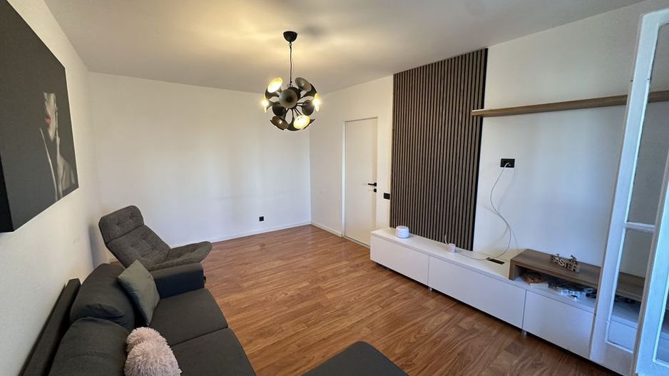 Închiriere Apartament cu 2 camere, decomandat, metrou Dristor in fata blocului - Poză 2
