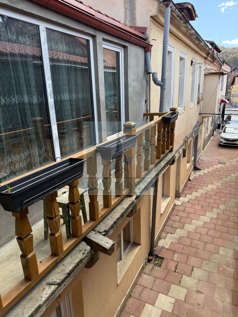 Corp casa de 5 garsoniere mobilate/utilate - zona Brașovul Vechi - Poză 17