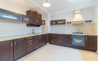 Vanzare - vila spatioasa cu gradina - Condominiu - Iancu Nicolae - Poză 6