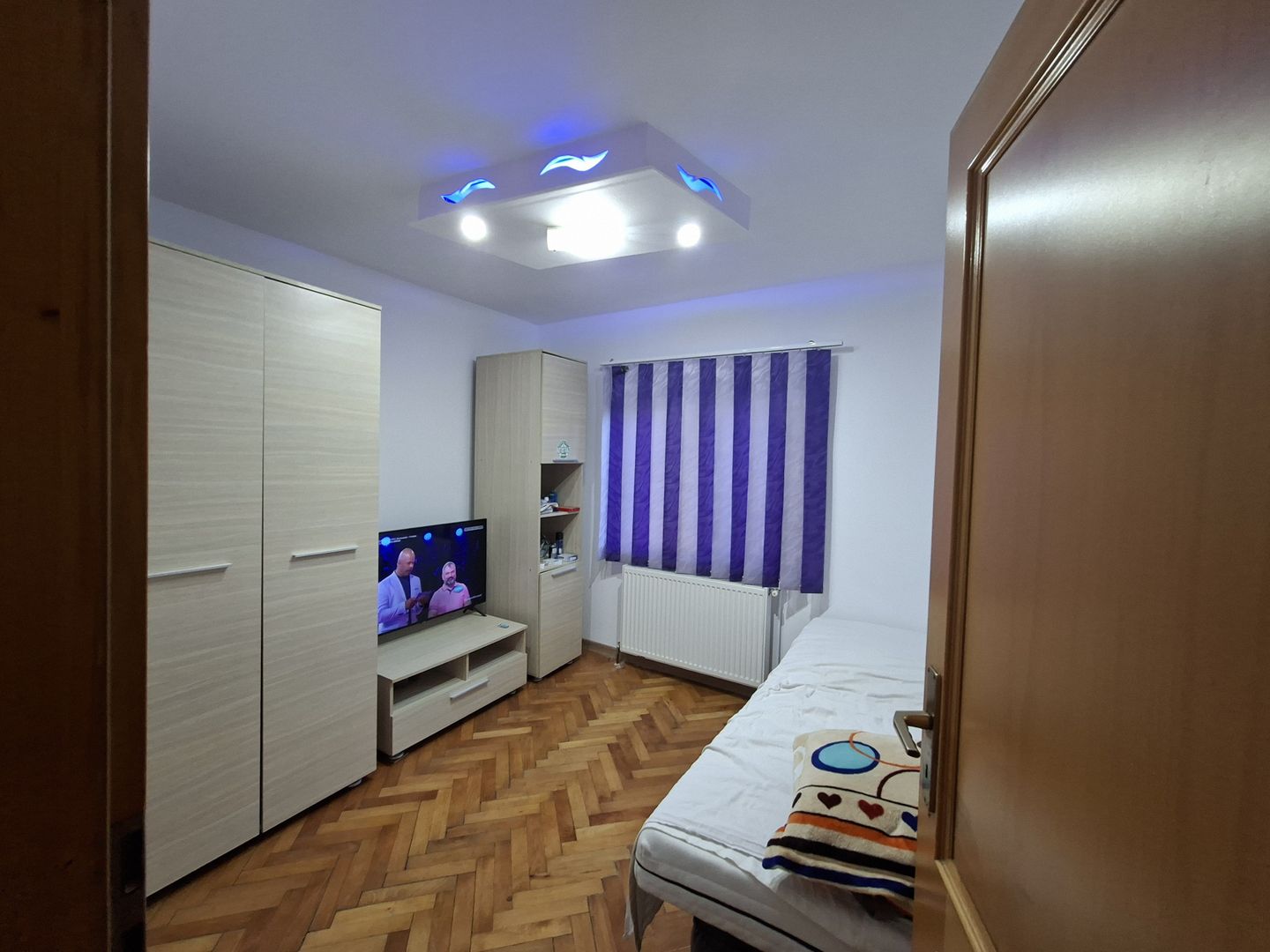Apartament cu 3 camere -spatios si decomandat -  Zona Bucovina - Poză 1