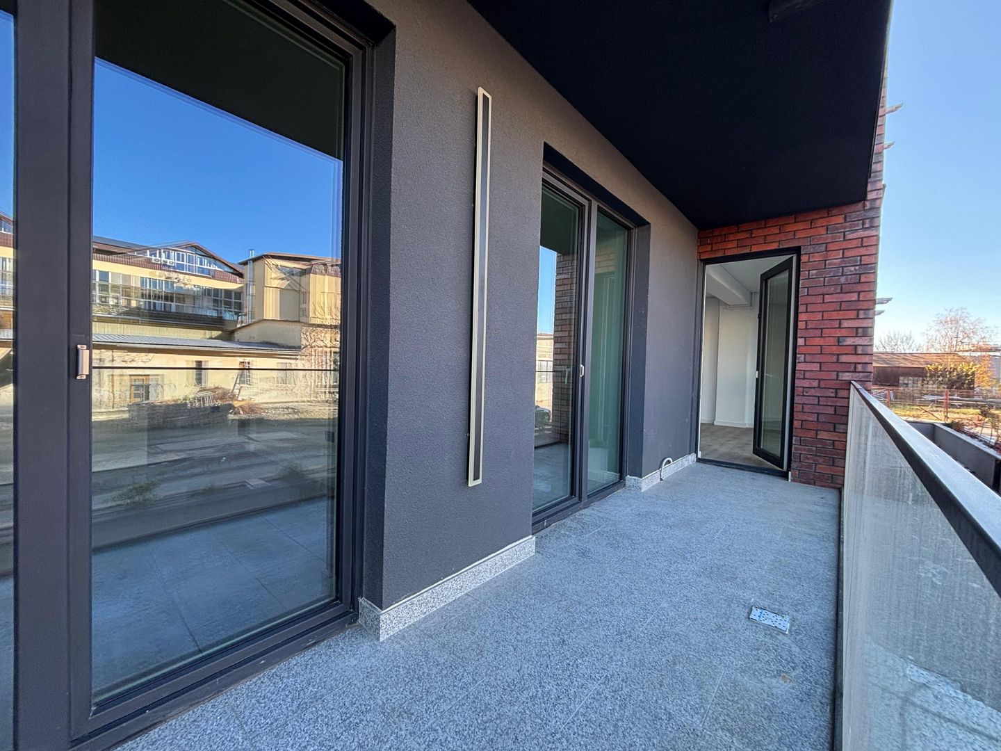 Apartament PREMIUM 3 camere cu GARAJ si boxa - zona Centrala - Poză 4