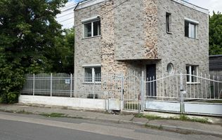 Casa receptionata in 2025 singura in curte