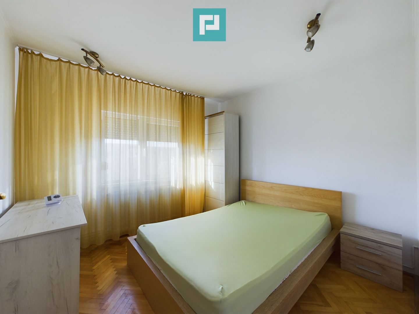 Apartament de închiriat cu 3 camere în Micalaca - Poză 1