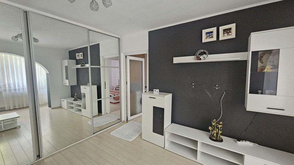 2 camere, etaj 1, stradal, vis-a-vis de Spitalul Militar - Poză 1