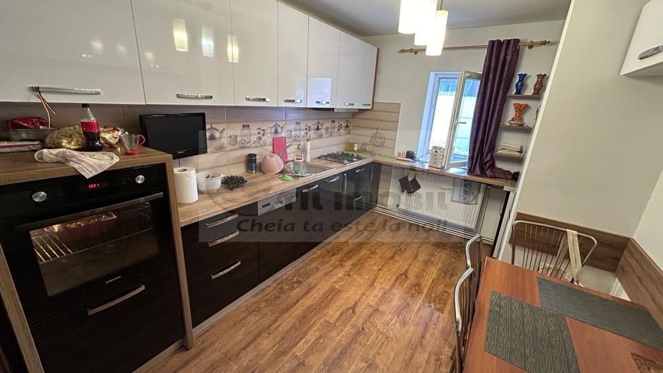 Ap 4 camere decomandat 2 bai 79mp Nicolina-Frumoasa 145,000 € - Poză 1