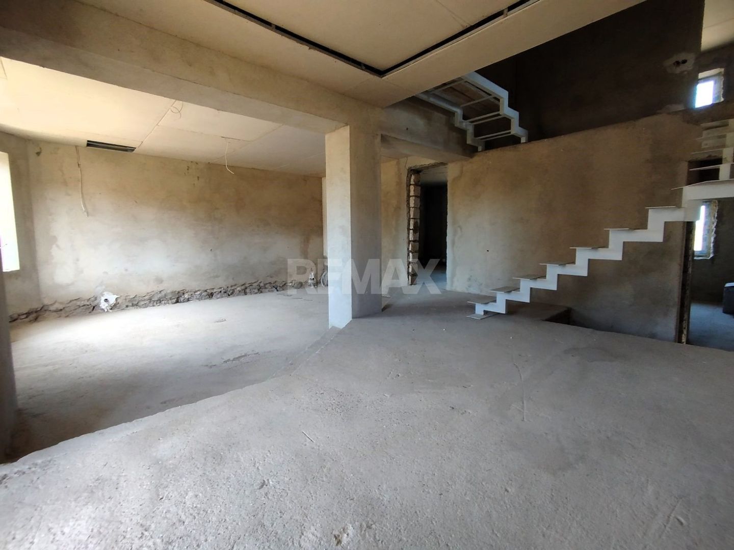 CASĂ CU 2 NIVELE – 136 m² | 4 DORMITOARE | 7 ARI ANENII NOI - Poză 5