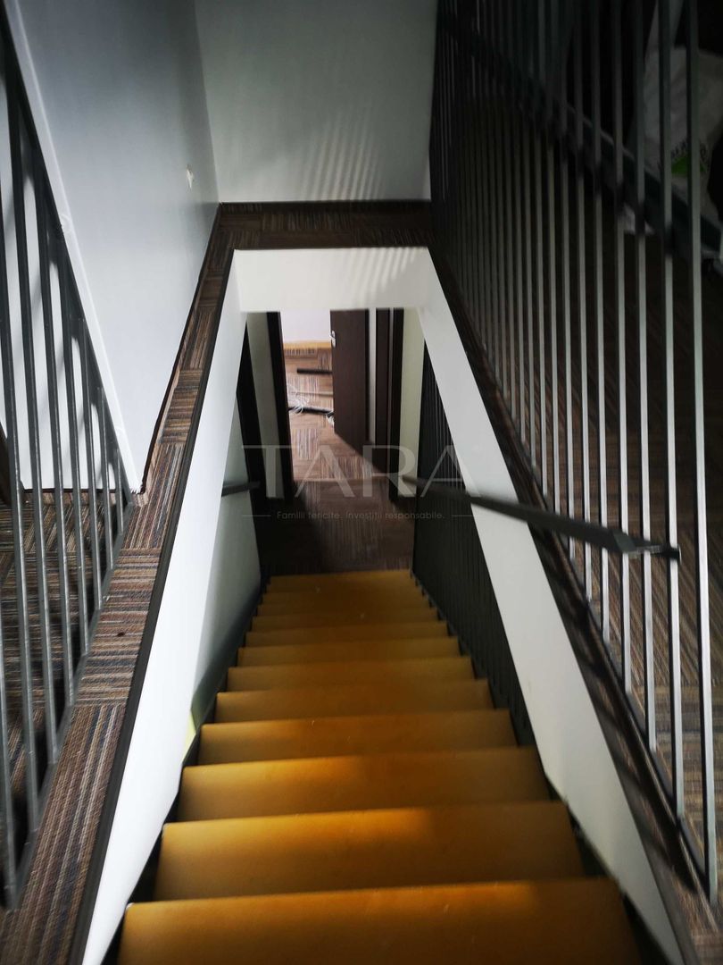 Casă spațioasă, ideală pentru locuință sau afacere - Poză 3